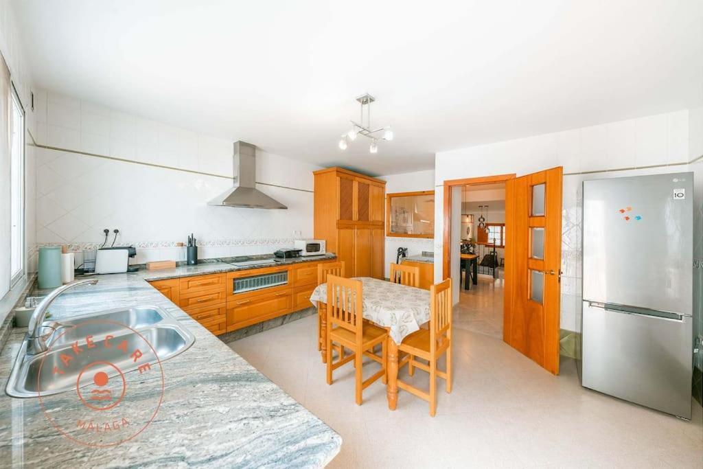Spacious Home With Lovely Garden - Tcm Rincón de la Victoria Kültér fotó